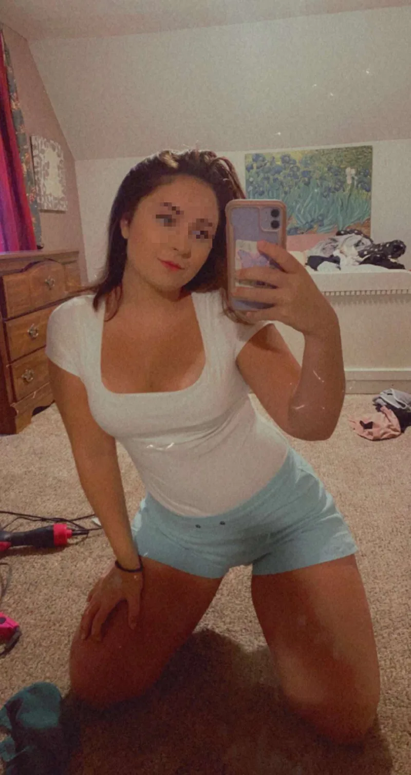 Massage and mature encounters, I offer everything from fantasy to massage.